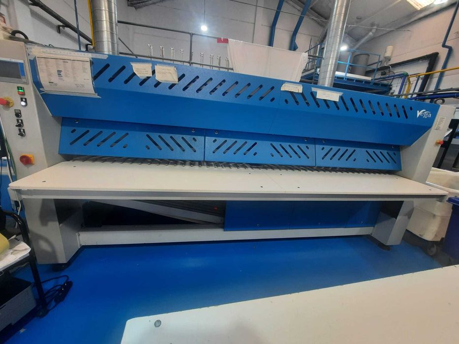 Calandra industrial Vega – 3.300 mm de largura com rolo de 1.200 mm
