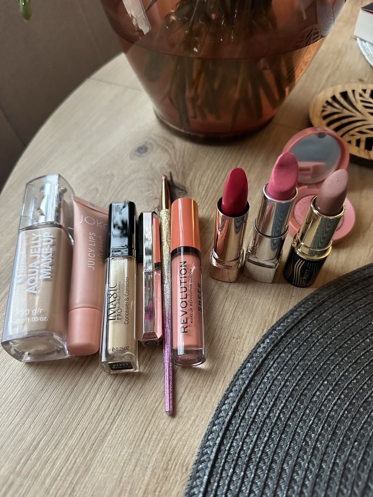 Zestaw kosmetyków Fenty Bell Yoko Bourjois