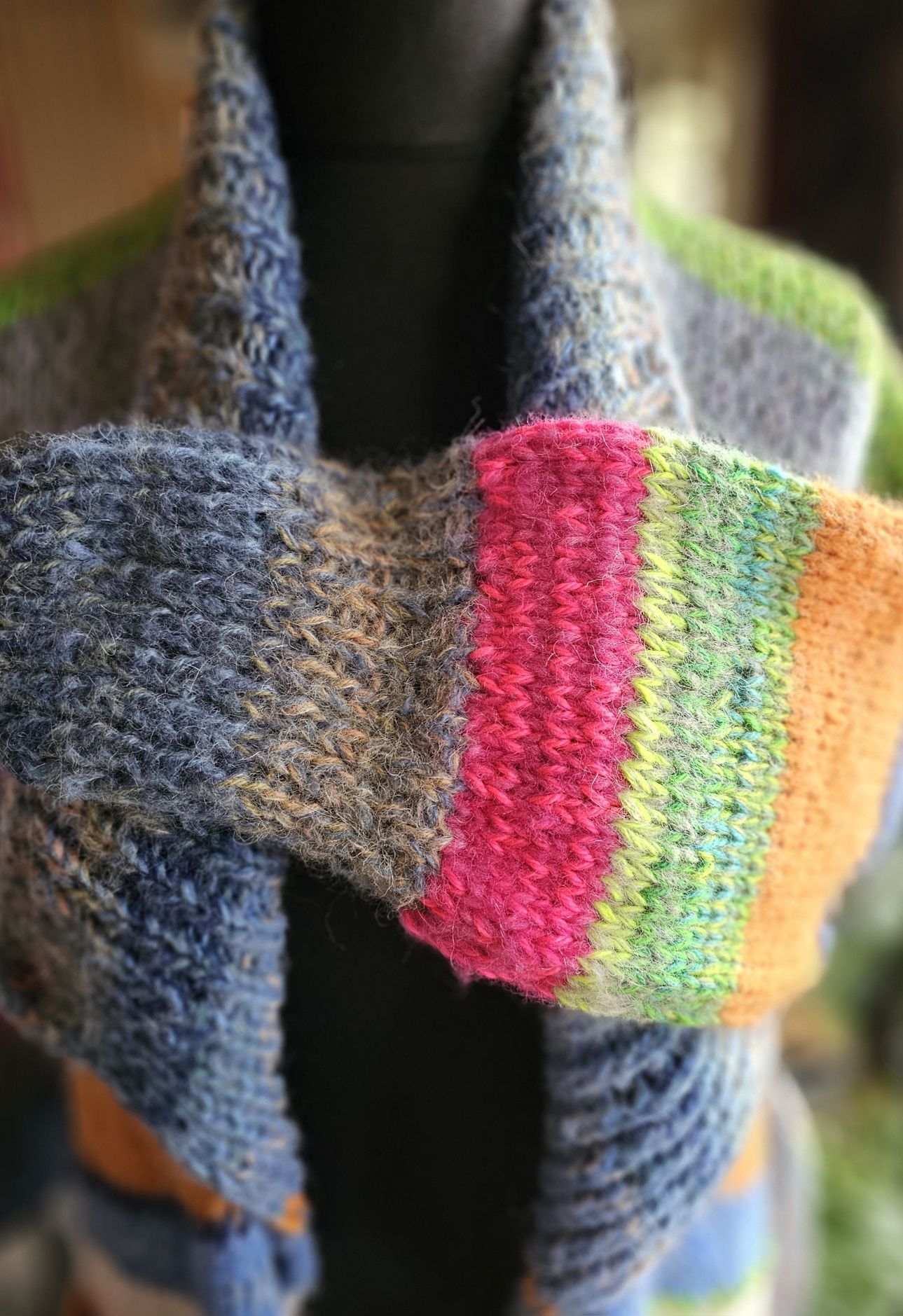 Wielobarwny kardigan sweter rękodzieło