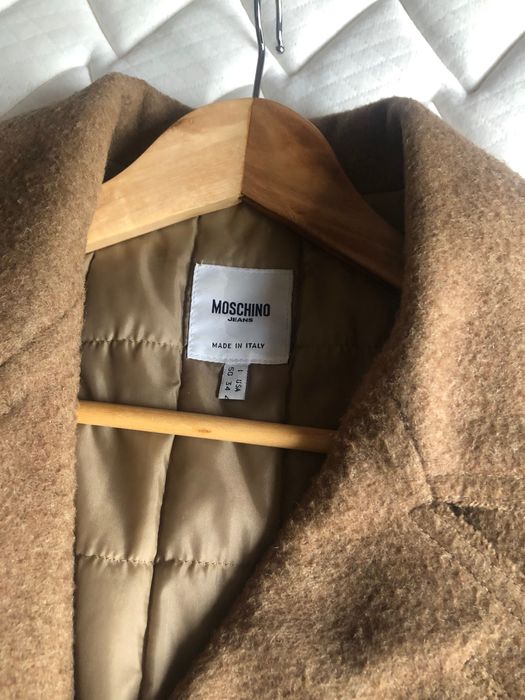 Casaco marca MOSCHINO