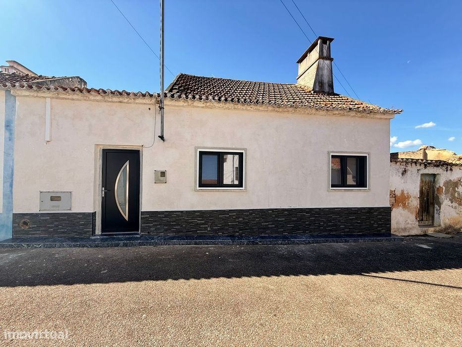 Moradia com 2 Quartos + Sótão Amplo e Terreno Anexo