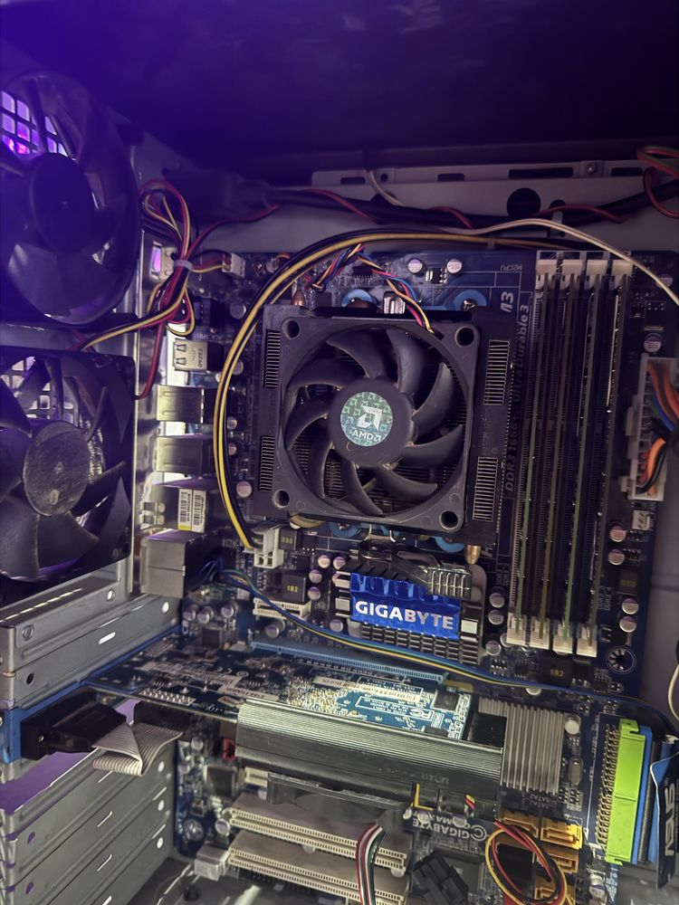 Komputer stacjonarny AMD Phenom II X6 1055T 20gb Ram DDR3 HD6450 1 GB