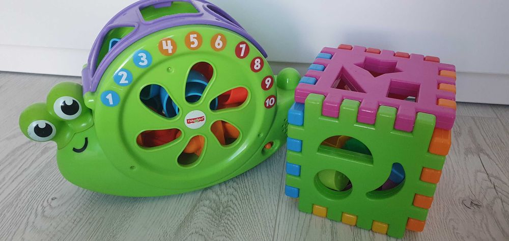 Ślimak Fisher Price i kostka z klockami