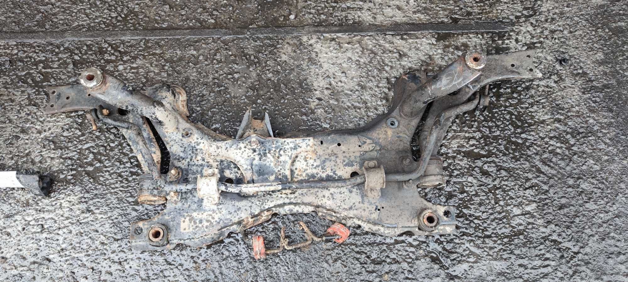Ford Focus C-Max Sanki Przednie Trawers Wózek Kołyska