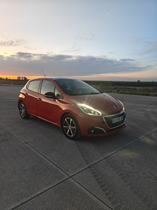 Peugeot 208 1.2 benzyna ledy solar dach grzane fotele