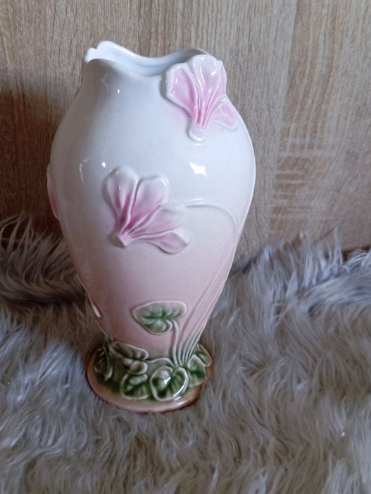 Ozdobny wazon ceramiczny