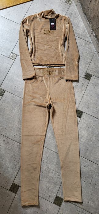 Beżowy dres damski welurowy logo premium cyrkonie perły S