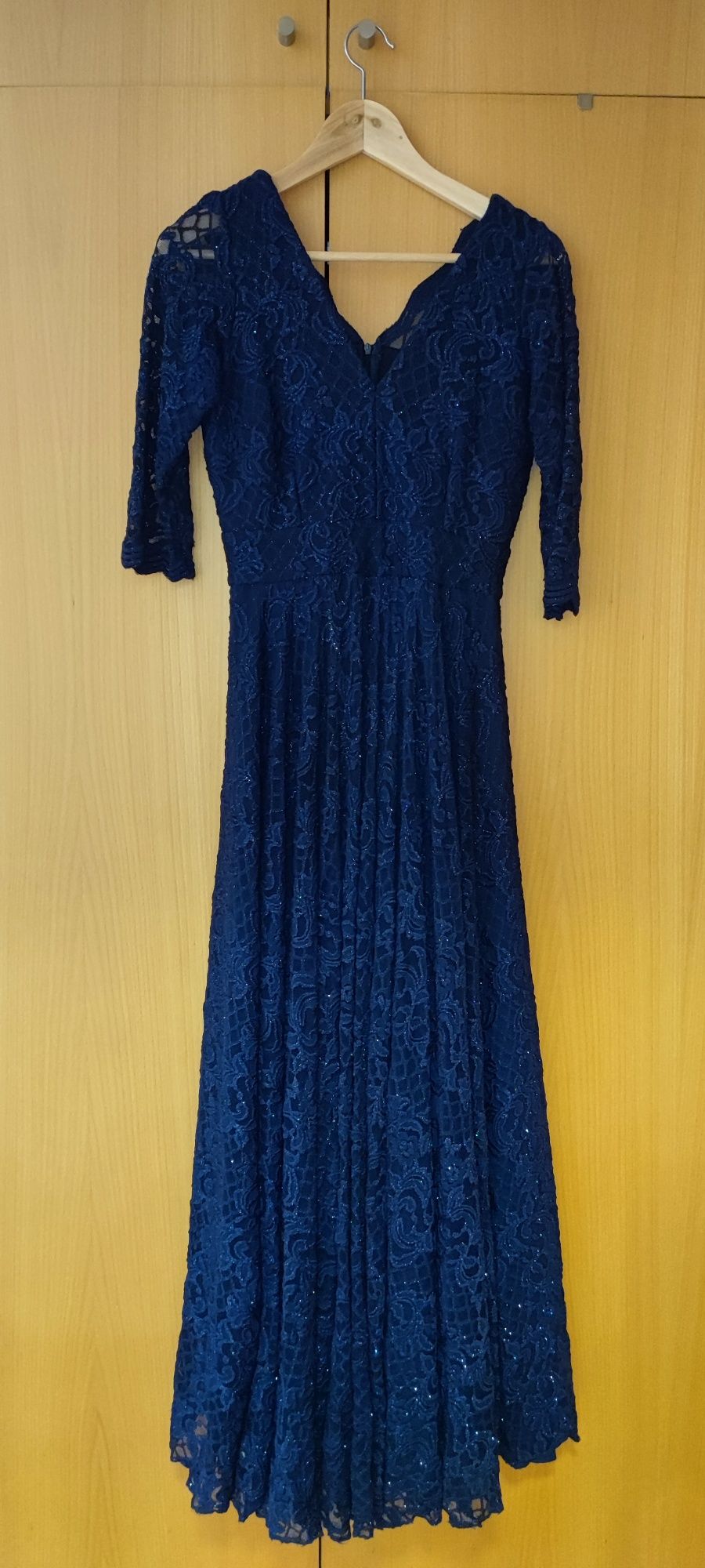 Vestido comprido azul em renda