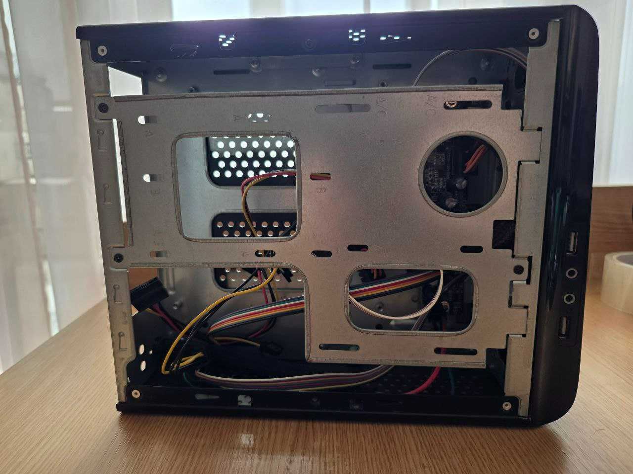 Продам корпус Mini Itx з зовнішнім блоком живлення