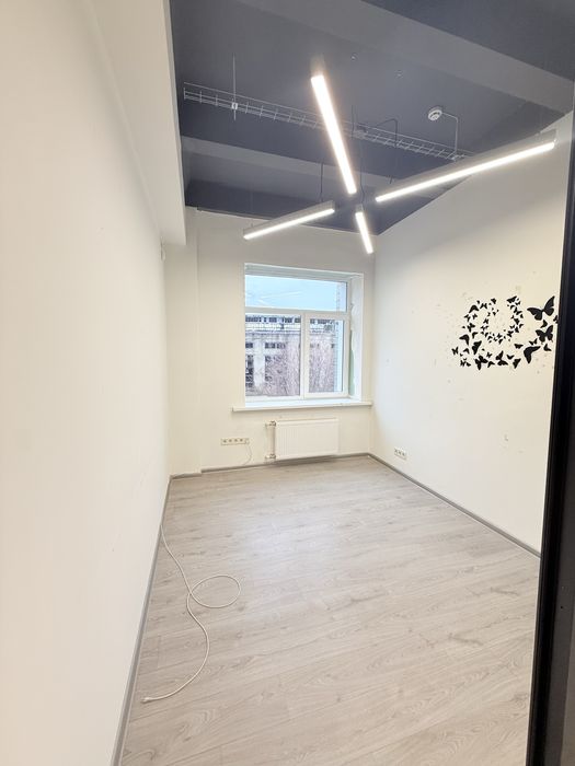 Оренда офісного блоку з 3 кабінетів в сучасному бізнес-центрі