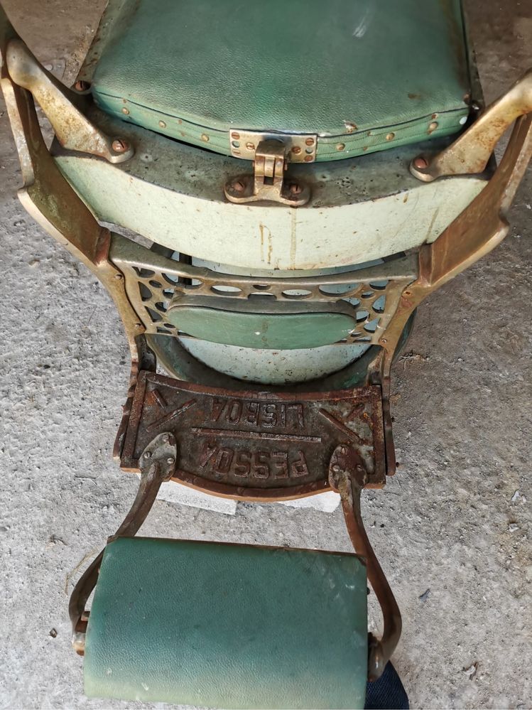 Cadeira barbeiro vintage “Lisboa Pessoa” base oval