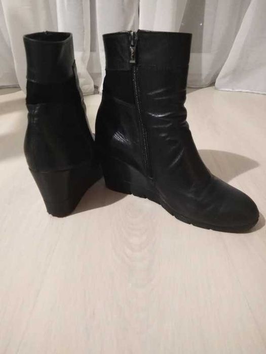 Botki skórzane na koturnie Abil