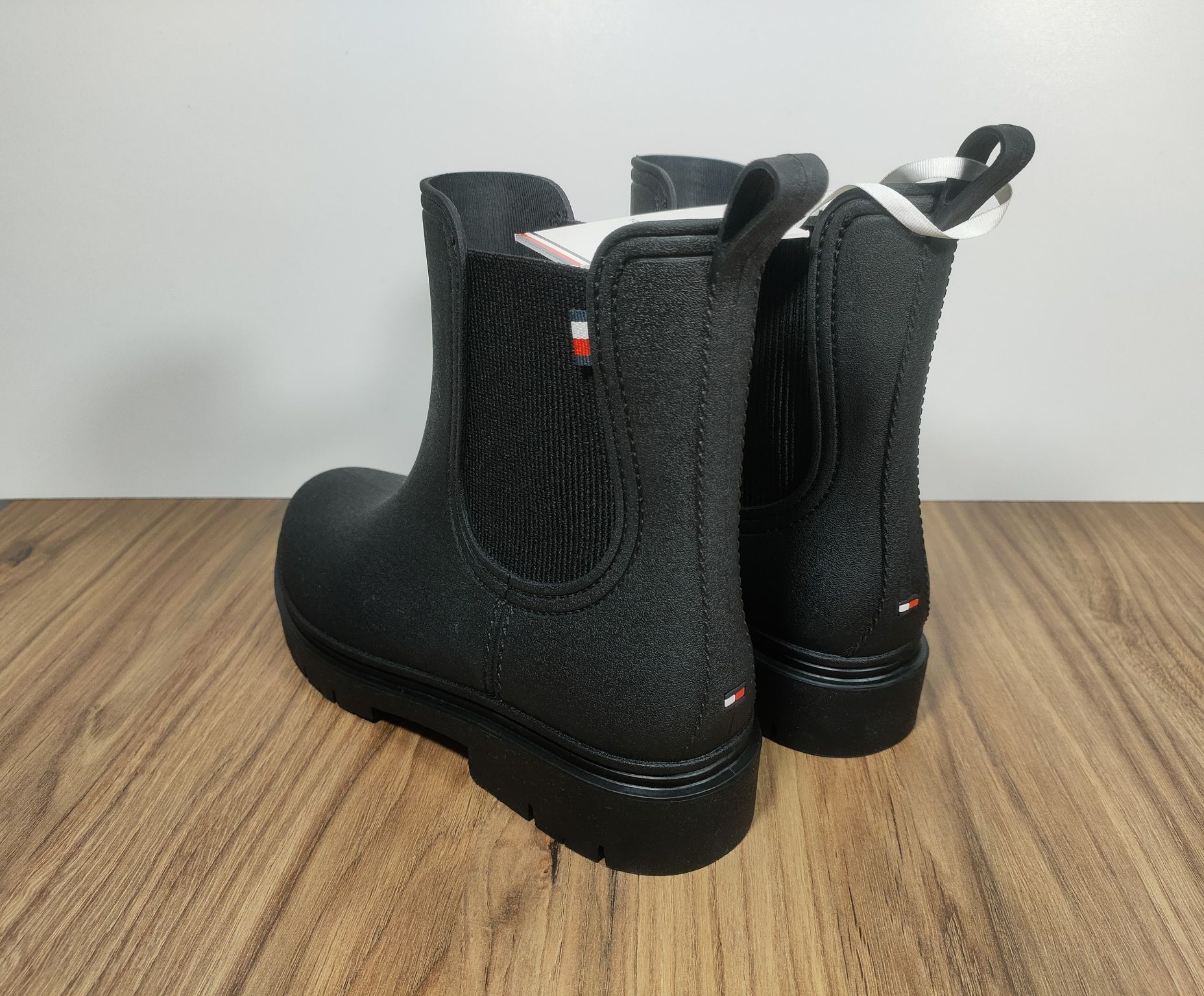 Kalosze Tommy Hilfiger Matt Ankle Rainboot czarne damskie r. 40 25,5cm