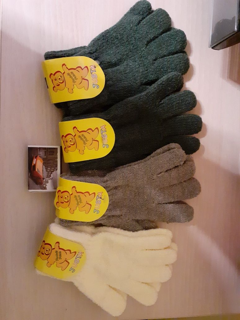 Rękawiczki dla dzieci z włóczki bukli