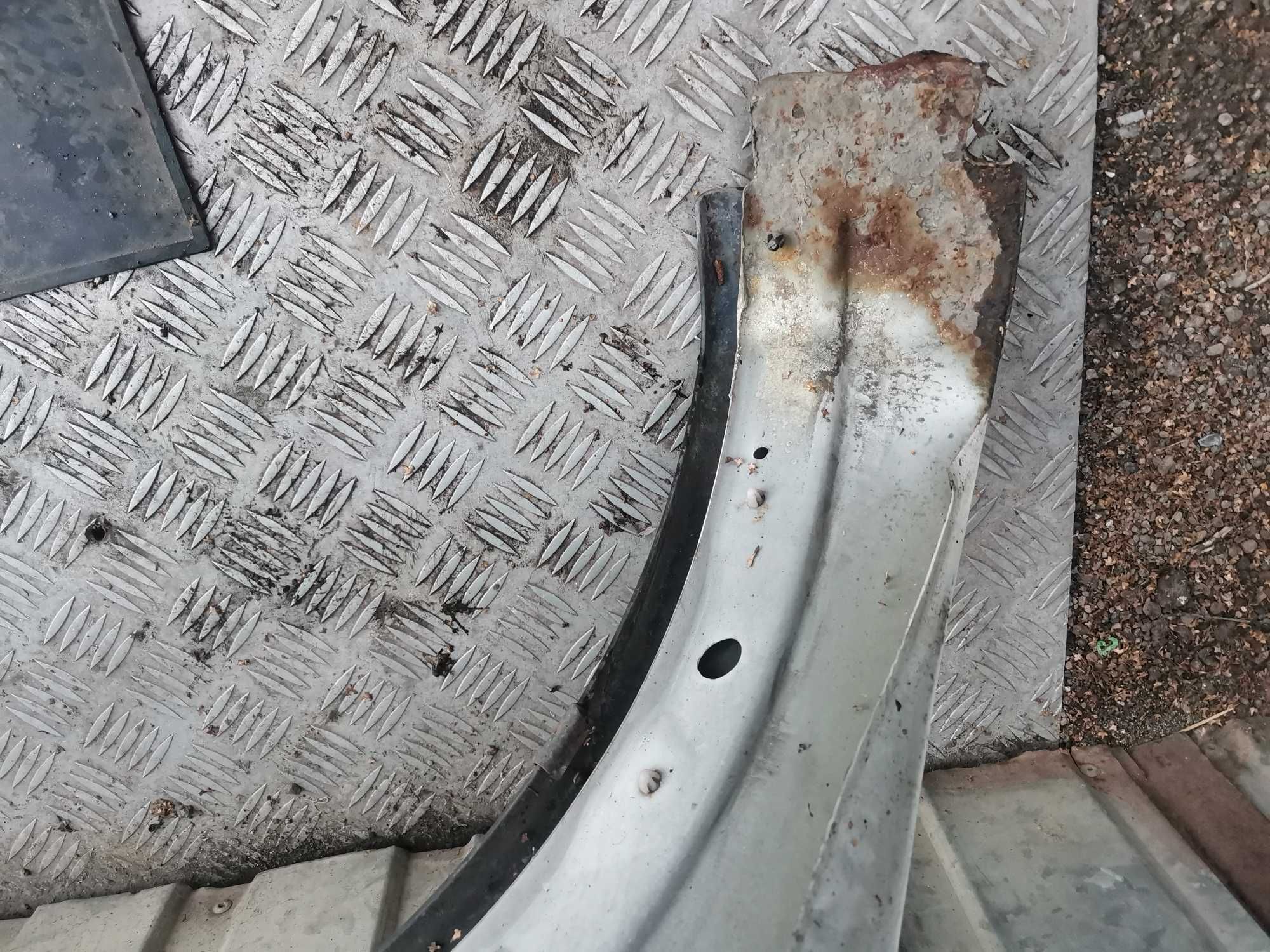 Opel Corsa C Błotnik lewy przód LP