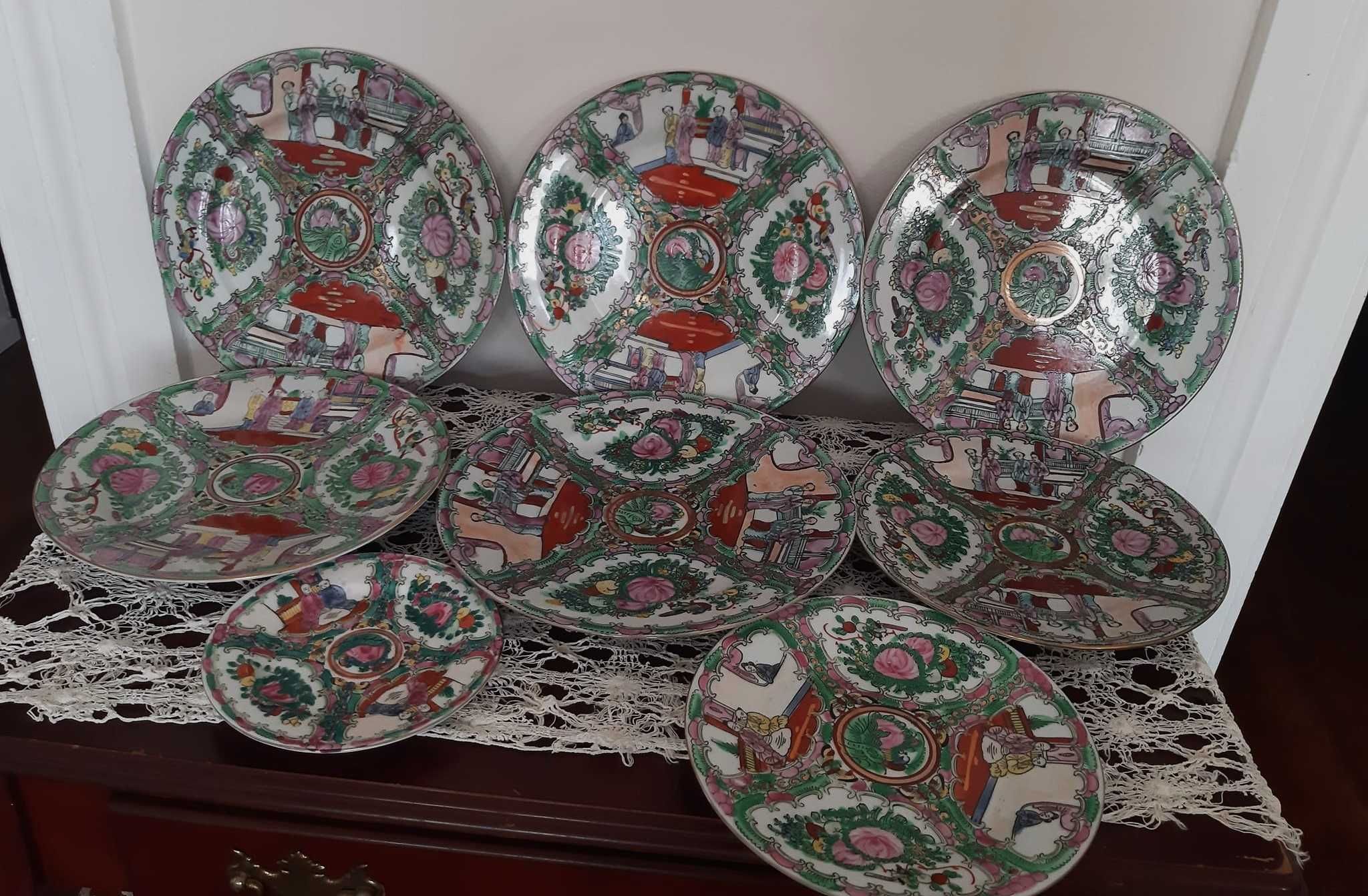 Lote de 8 Pratos decorativos em Porcelana pintados à mão
