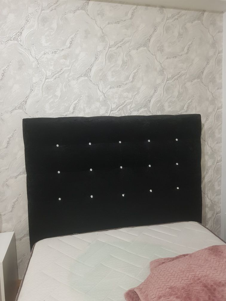 Cama de casal em bom estado