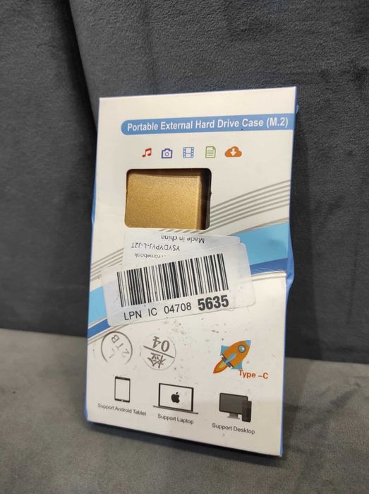 Dysk zewnętrzny HDD 2TB z kablem.