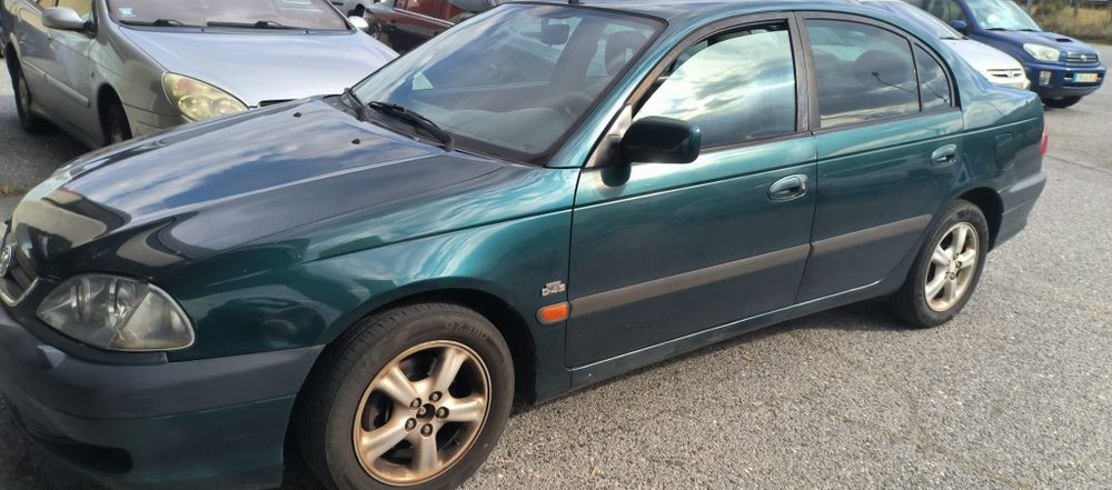 Vendo Toyota Avensis