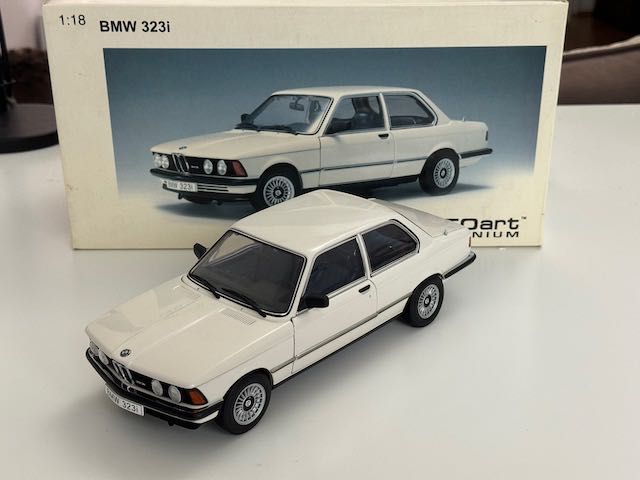 1:18 AUTOart BMW 323i (E21) / Alpine White / 75111