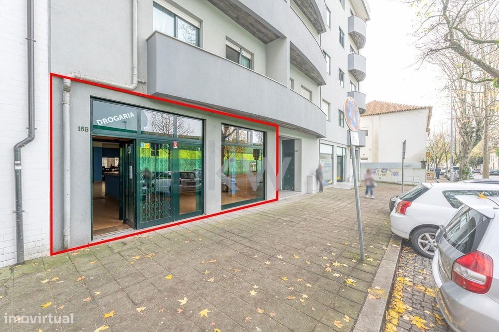 Loja 500m2 em Senhora da Hora / Junto a estação de Metro Sra da Hora