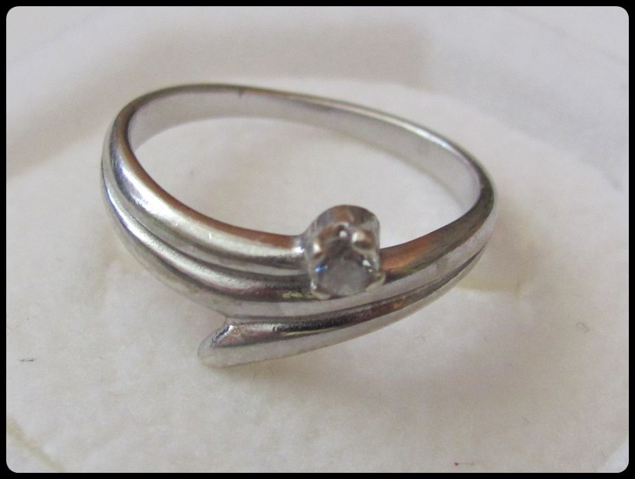 Srebrny pierścionek z oczkiem - cyrkonią