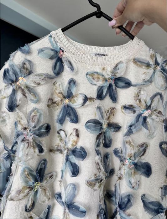 Неймовірна нарядна кофтинка з квітами і блискітками