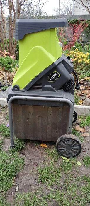 Подрібнювач гілок.