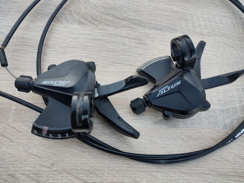 Manetki Shimano Altus 3x9