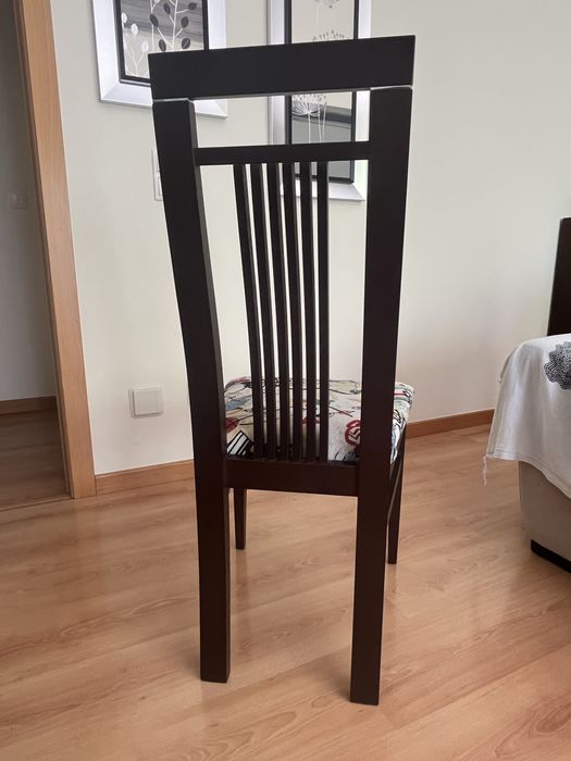 Mesa de sala de jantar mais 6 cadeiras