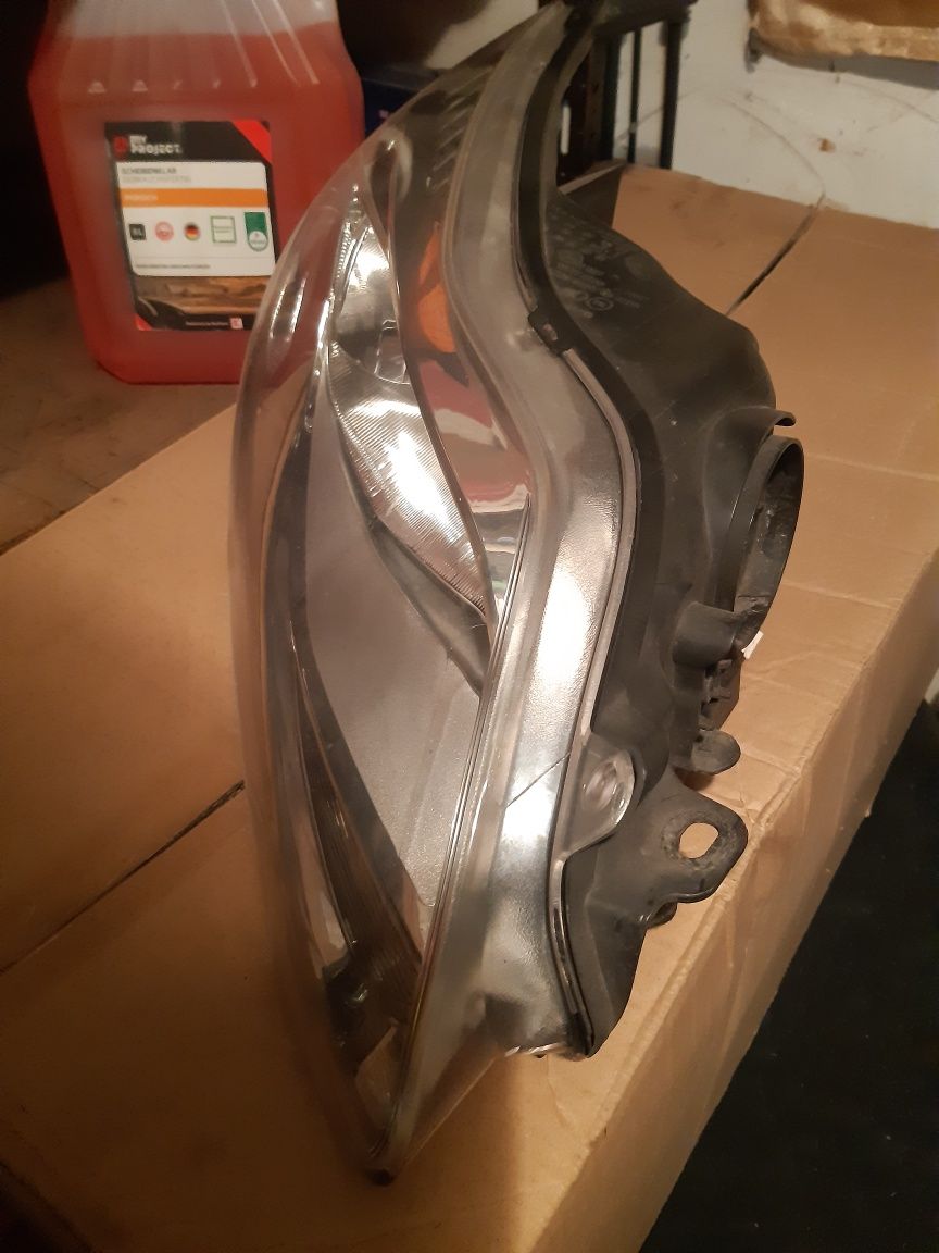 Lampa przód prawa Ford Focus MK3 Europa