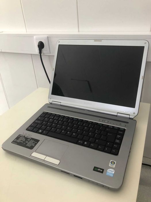 Computador Portátil SONY VAIO VGN-NR31E/S - DUAL CORE - 2GB - 200GB