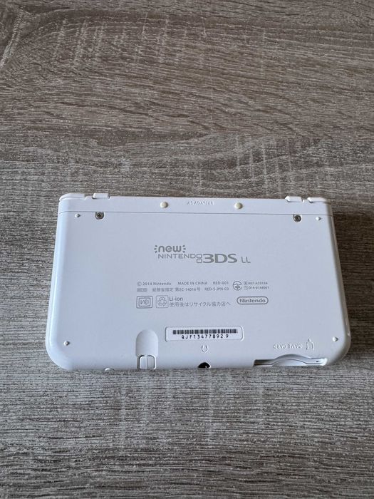 New Nintendo 3DS XL + etui, ładowarka i karta microSD 64GB