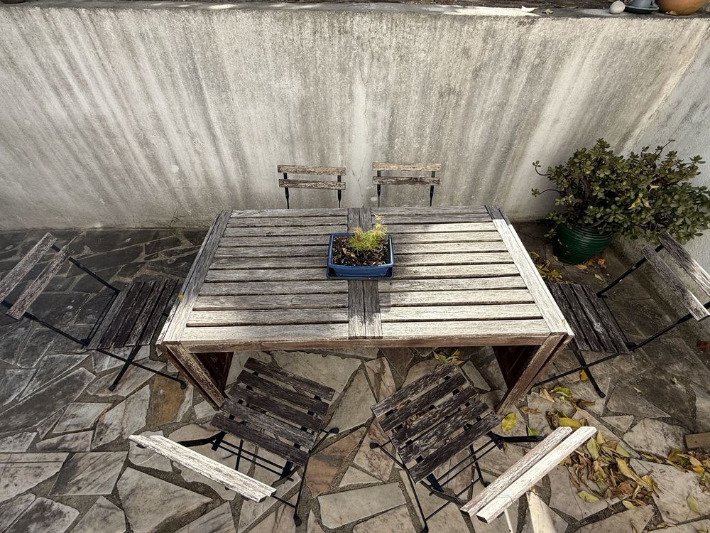Mesa Extensível de Madeira com 6 Cadeiras
