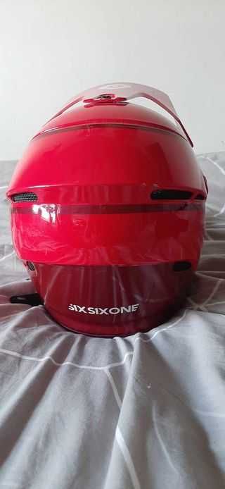 Kask rowerowy downhill z gardą SixSixOne matador red