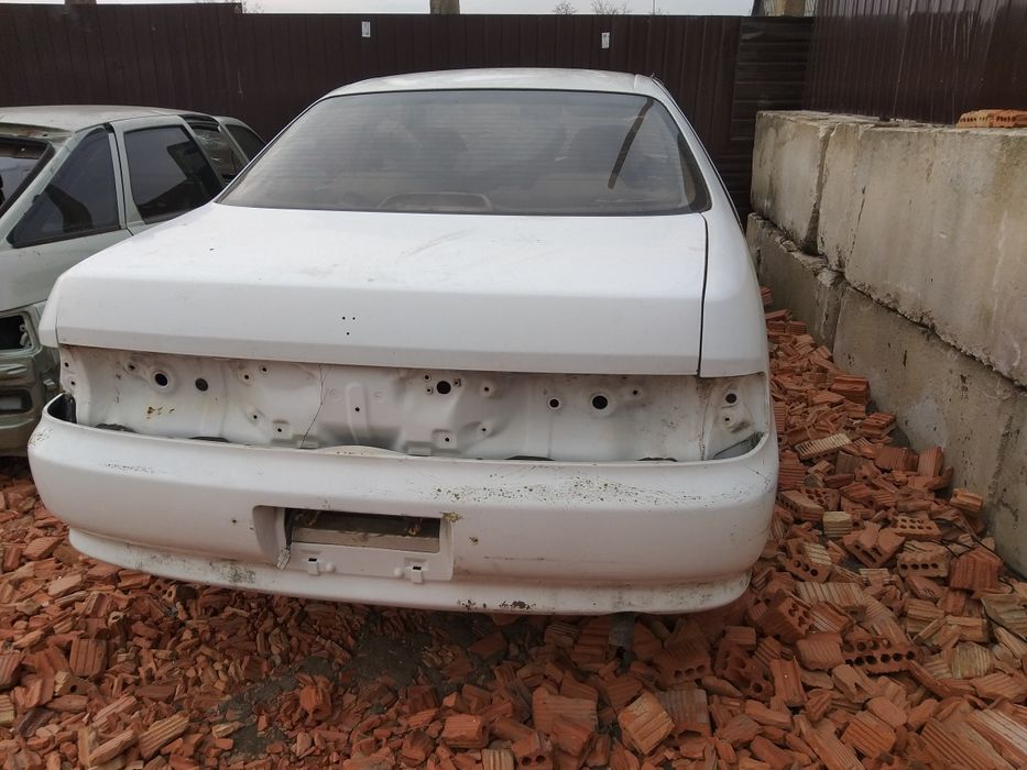 Продам двери Тойота креста 90г 2.4 тд автомат