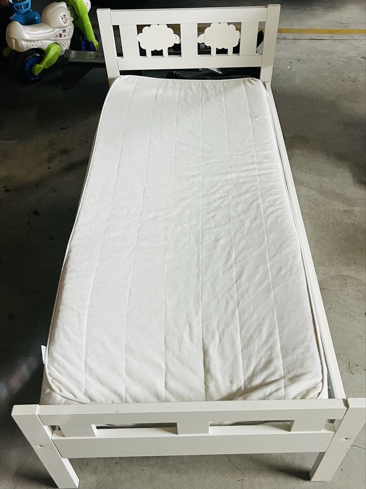 Cama Infantil IKEA Kritter com Colchão — Excelente Estado!