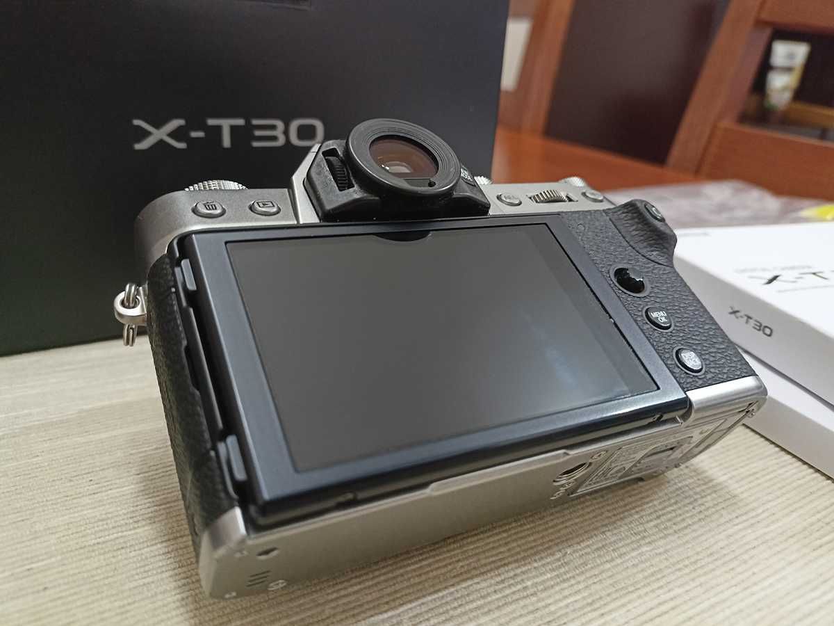 Fujifilm X-T30  (26.1 MP)"c/Nova" c/ 3 mil disparos + Punho Metálico