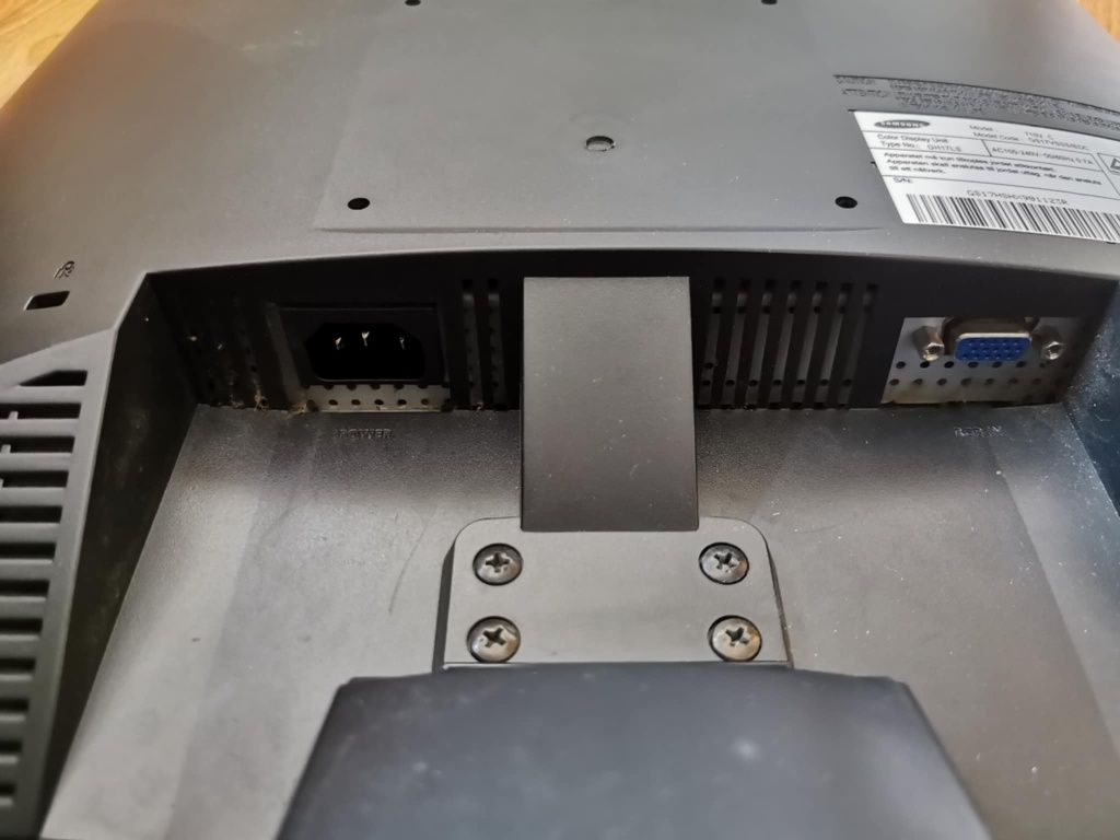 Monitor 19" samsung 710v