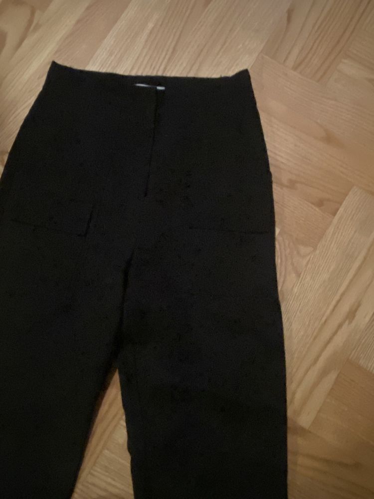 Czarne spodnie cargo r. 34  nakd