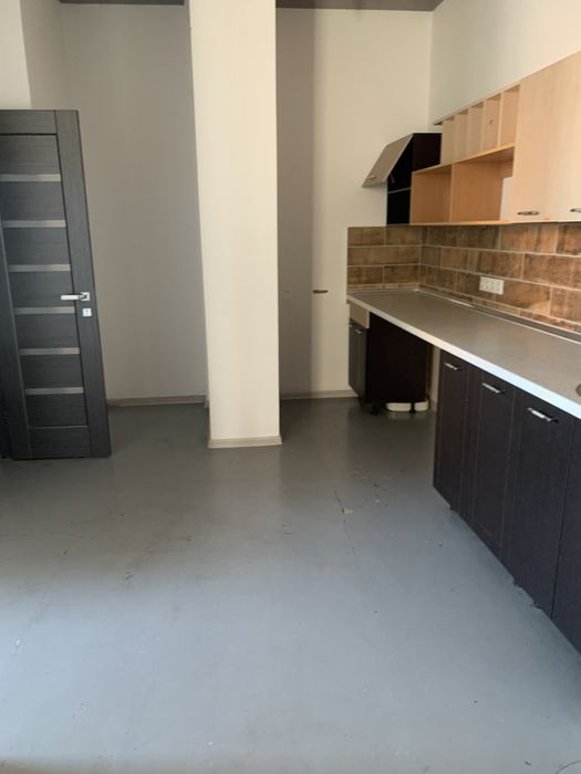 Метро Олімпійська-7 хв/Діловий центр Києва /Коновальця/ Предслвинська