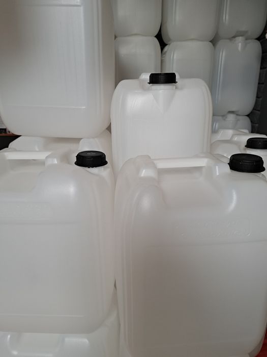 Bańki karnistry pojemniki