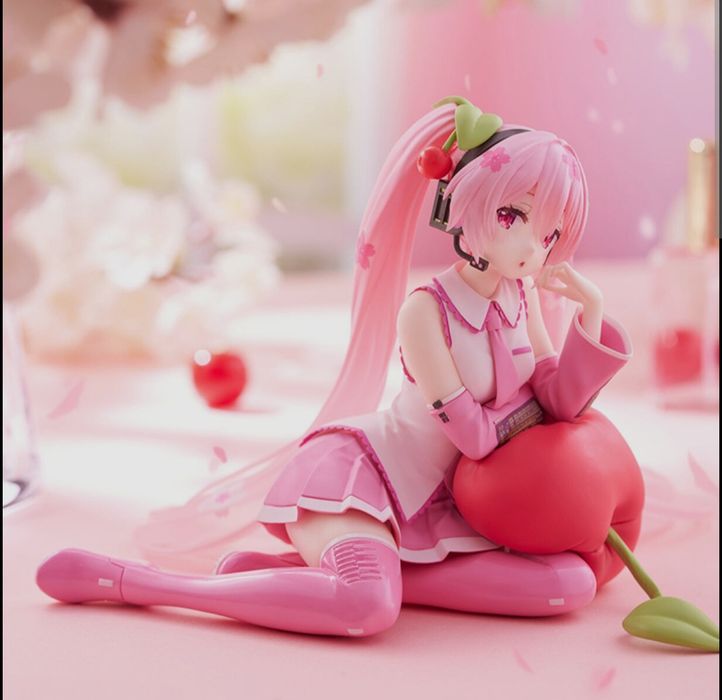 Срочно продам аніме фігурку хатцуне міку ОРИГІНАЛ