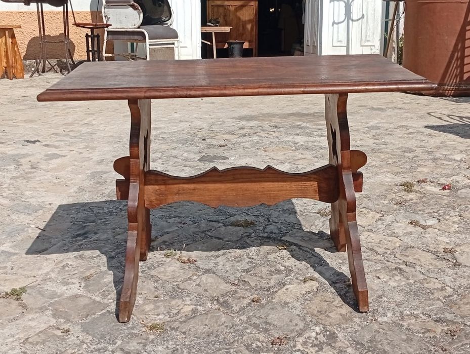 Mesa de apoio em madeira