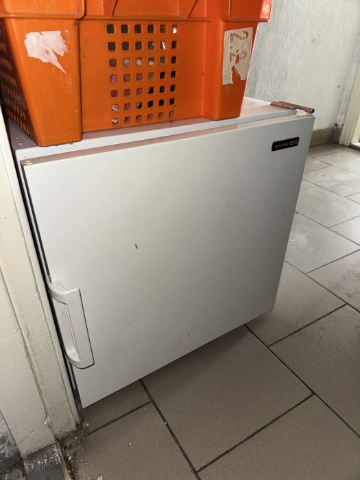 Продам морозильну камеру privileg робочa