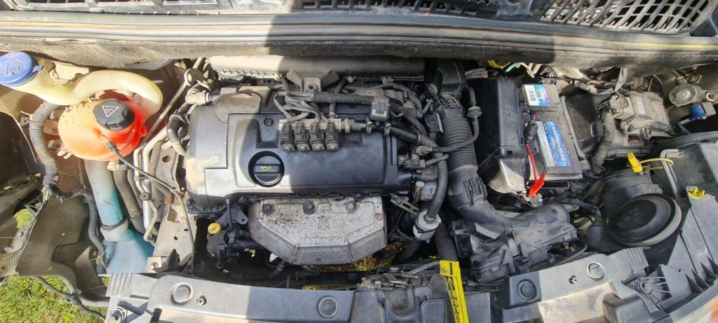 Citroen C3 Picasso uszkodzony.