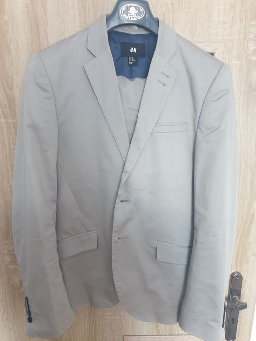 Jasny Męski Garnitur