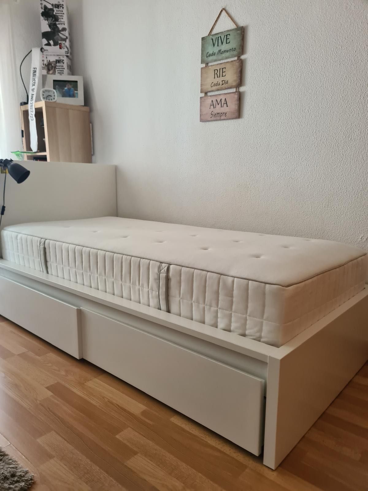 Cama + colchão branca ikeia