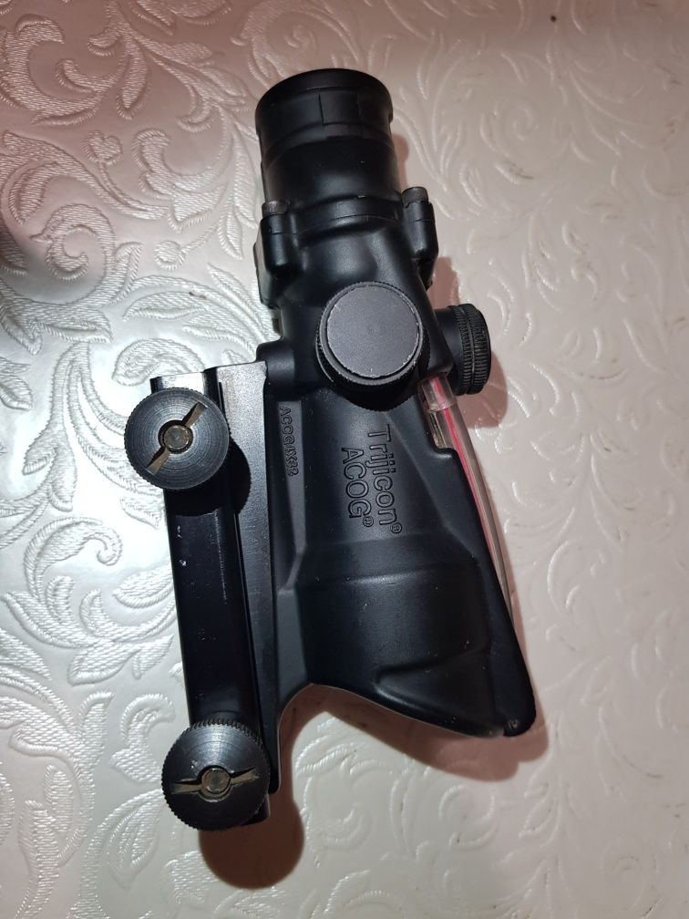 Приціл Trijicon ACOG 4x32