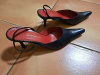 Sapatos de salto baixo. Novos